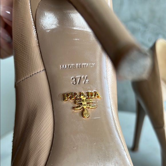 Prada round toe pumps -patent leather- nude - 37.5 / 7.5 US - Picture 2 of 10